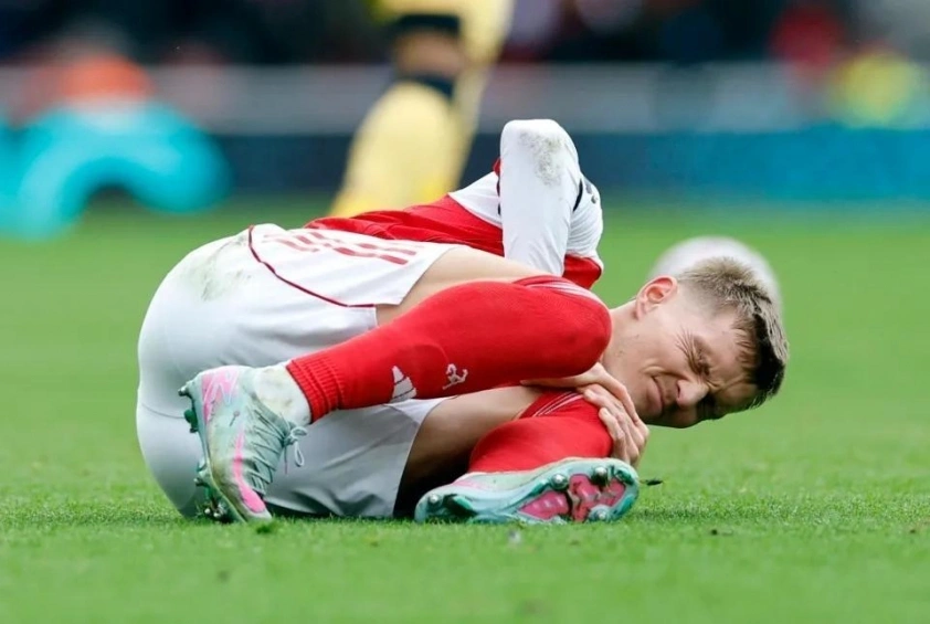 Arsenal Đón “Cú Hích Vàng” Cho Cuộc Đua Vô Địch Ngoại Hạng Anh 2025 1 Đội trưởng của Arsenal gặp khá nhiều chấn thương ở mùa giải năm nay